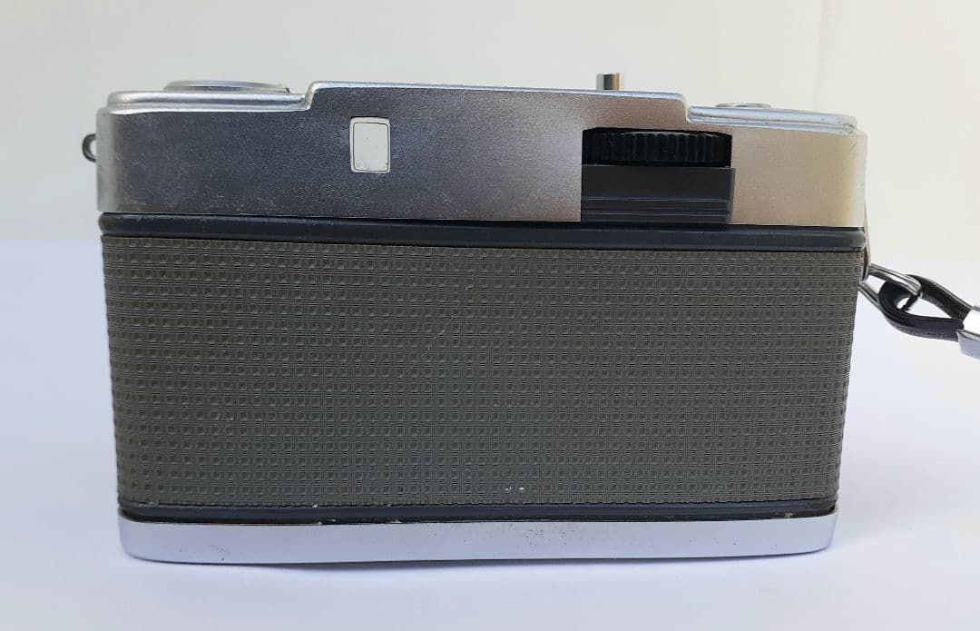 簡単EE撮影、フィルムが２倍に使えるハーフカメラの決定番「オリンパス・ペンEE」