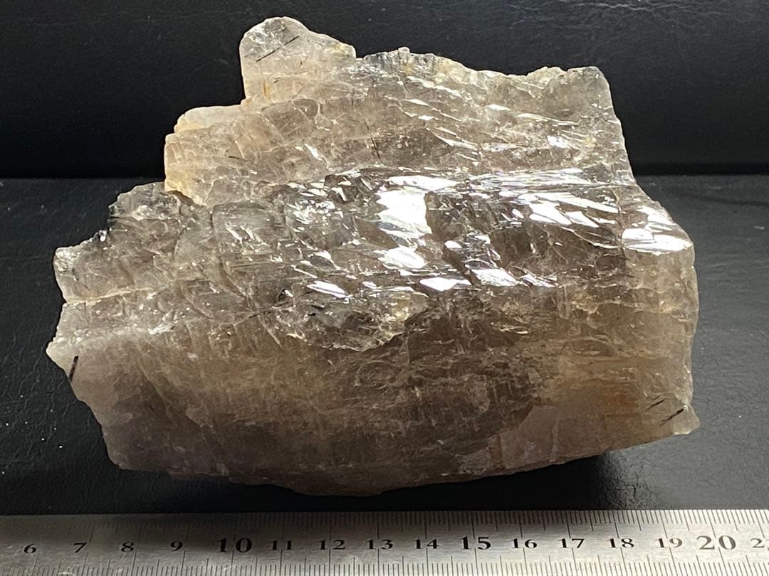 ザギマウンテンクォーツ　ザギ水晶　ザキ鉱山　923g