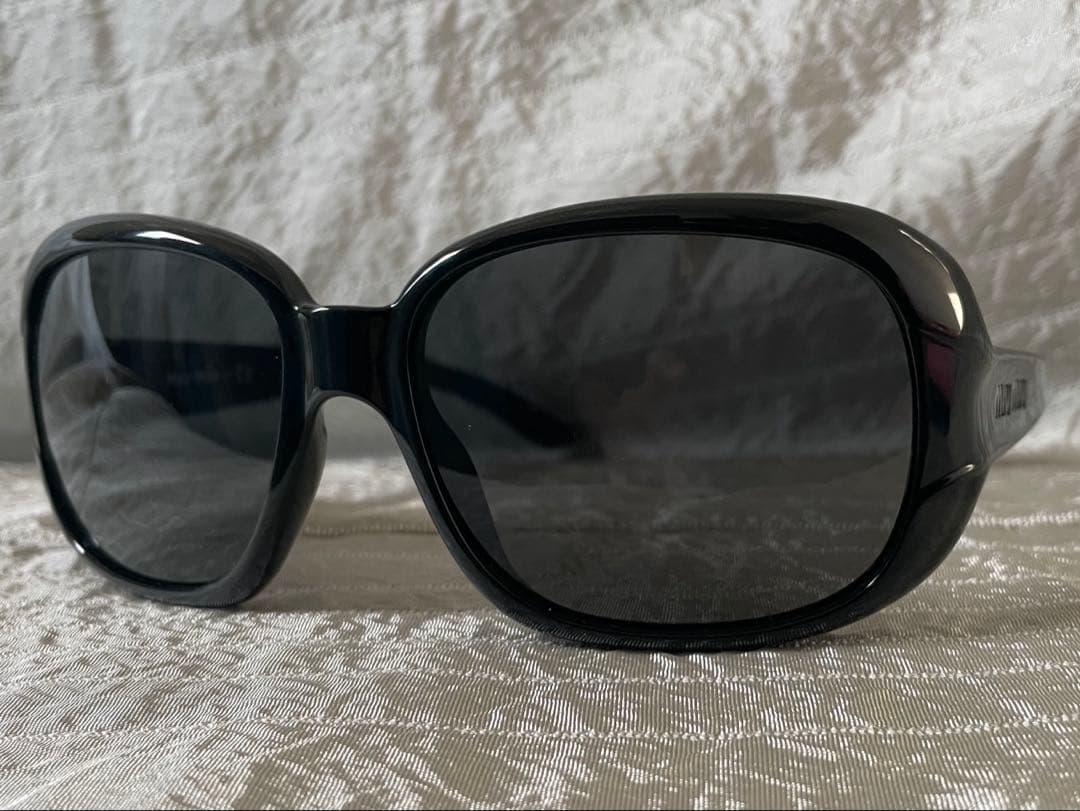 MIU MIU ミュウミュウ サングラス ブラック