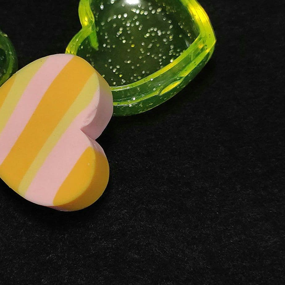 ■ 昭和レトロ ハート型のケース入り消しゴム 黄色 SEIKA ■