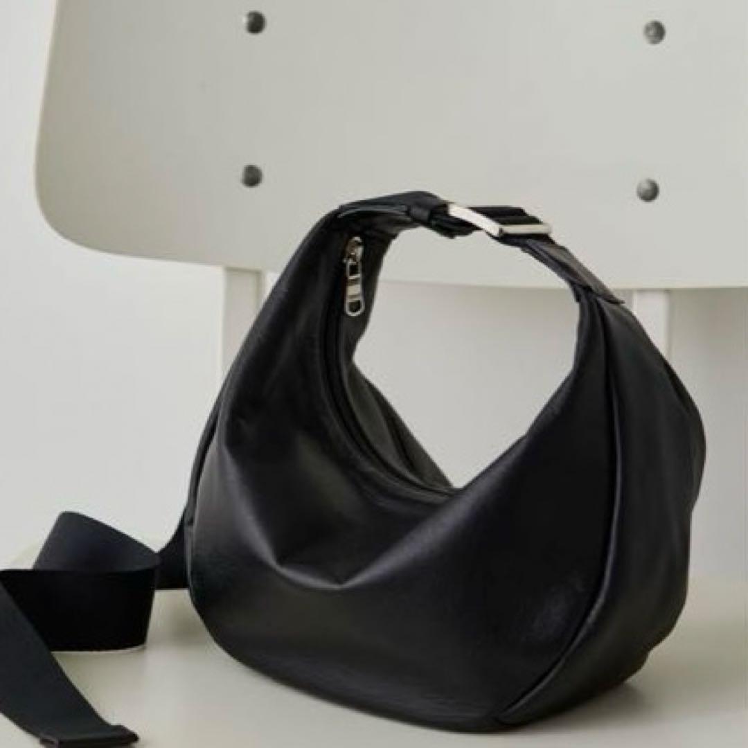 新品 ラシット ソフトレザー ラウンド ショルダーバッグ 黒 ハーフムーン