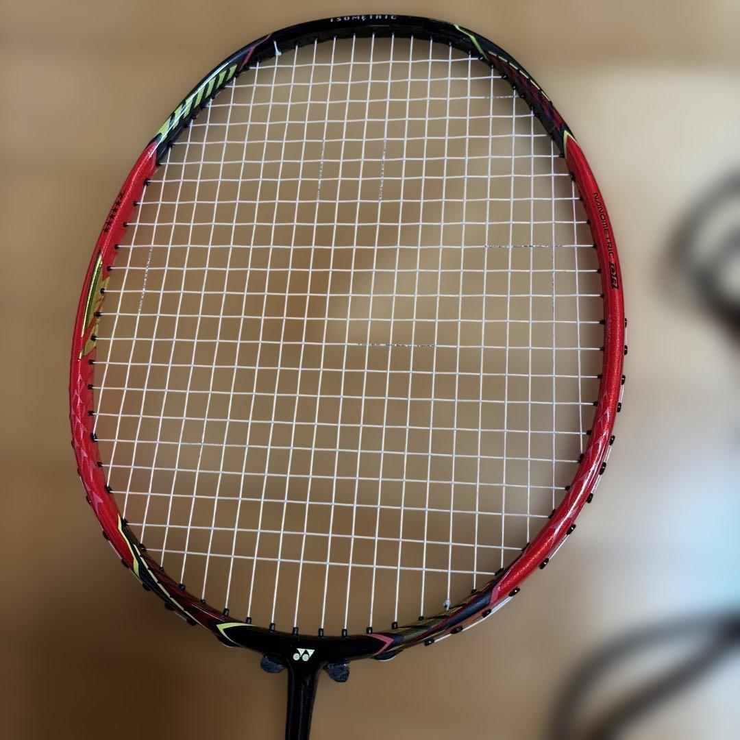 YONEX バドミントンラケット 赤黒