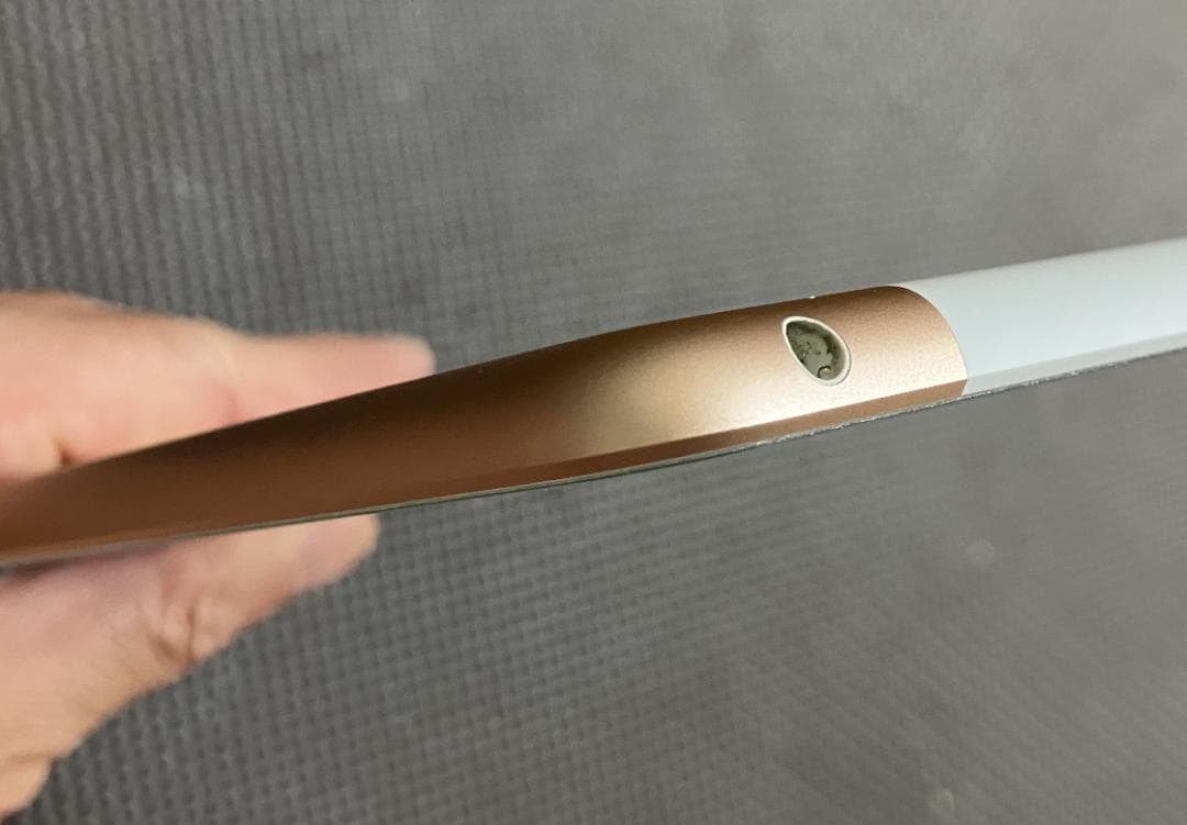 【極美品】 iPad 第7世代 32GB セルラー Cellular wifi