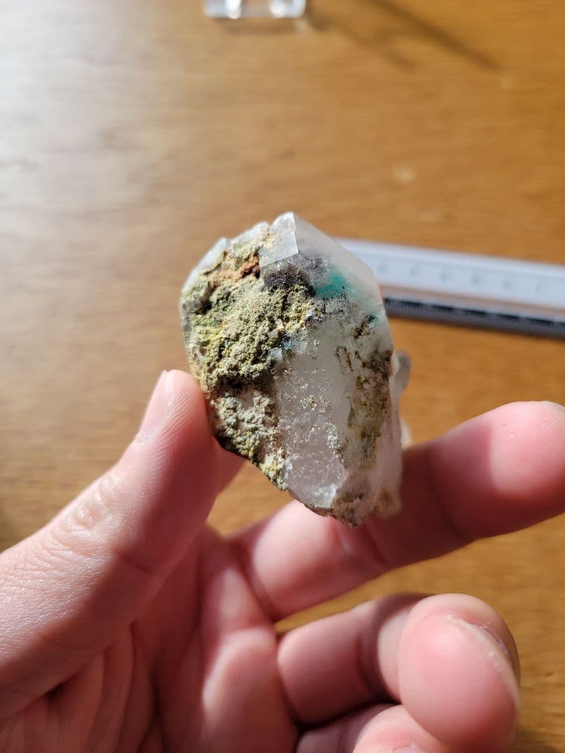 アホイト入り水晶 (南アフリカ産)　鉱物