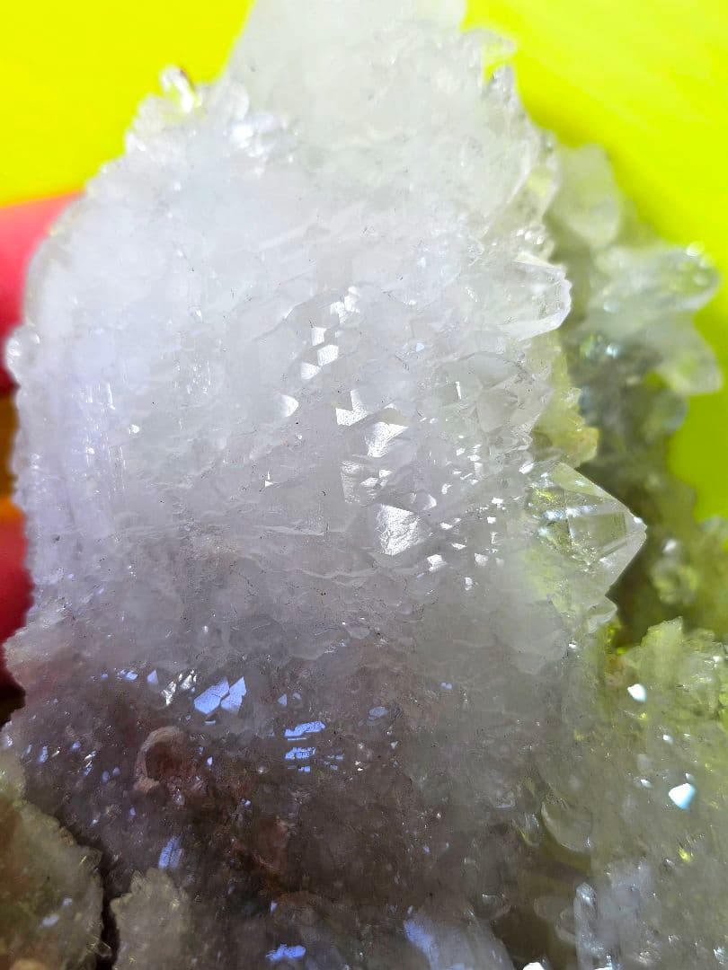 天使の輝き！約400g☆カテドラル水晶クラスター(龍穴あり)