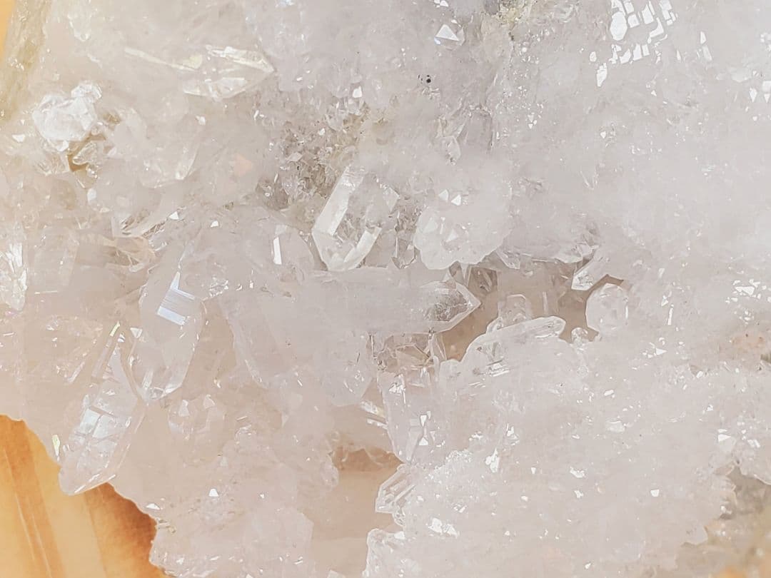 天使の輝き！約400g☆カテドラル水晶クラスター(龍穴あり)