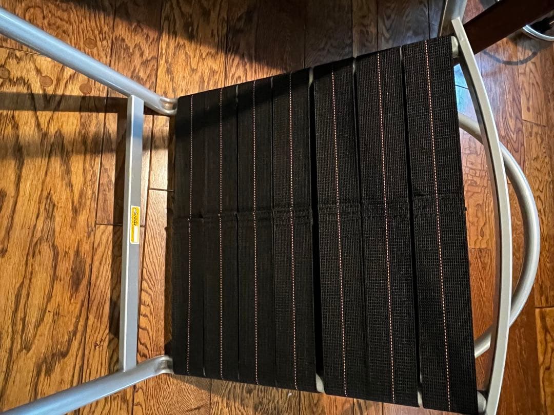 イタリアの建築デザイナー、フィリップ‘スタルクデザインのカフェチェア。