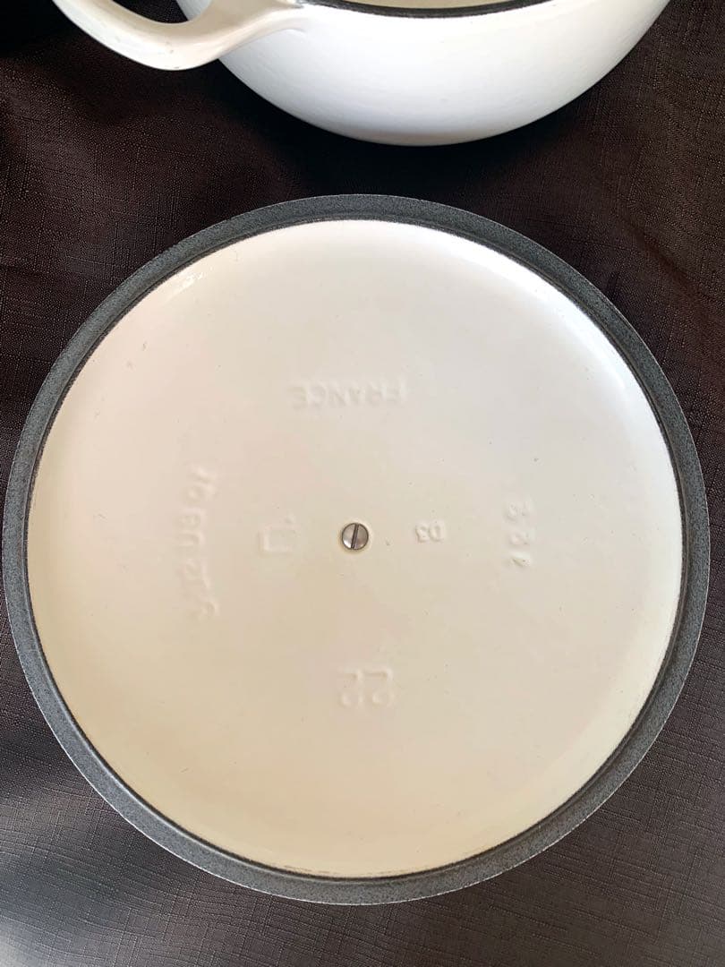 ル・クルーゼ　22㎝　白　フランス製 丁度良い大きさ　時短料理