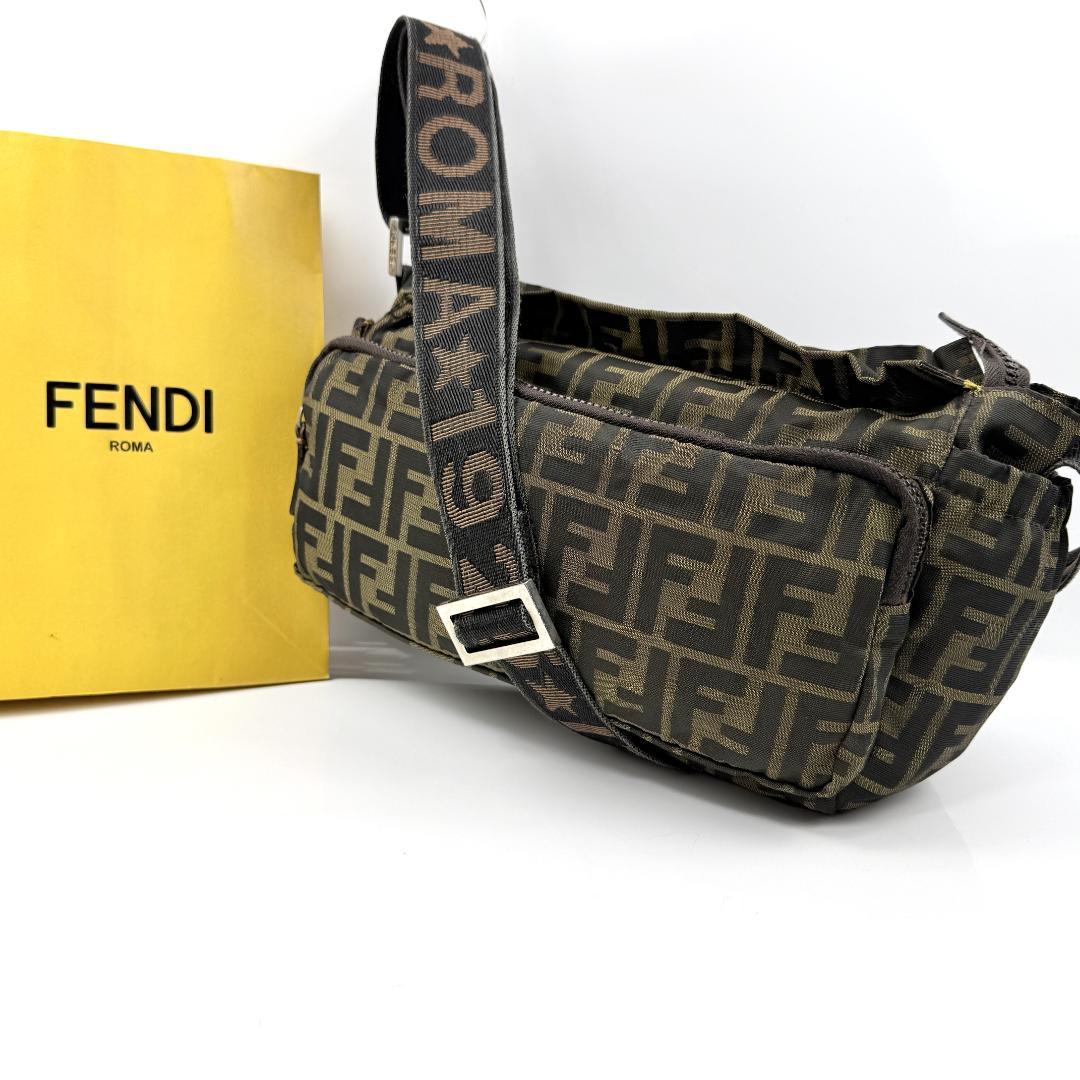 FENDI フェンディ　ショルダーバッグ　キャンバス　ズッカ　ロゴ　ストラップ