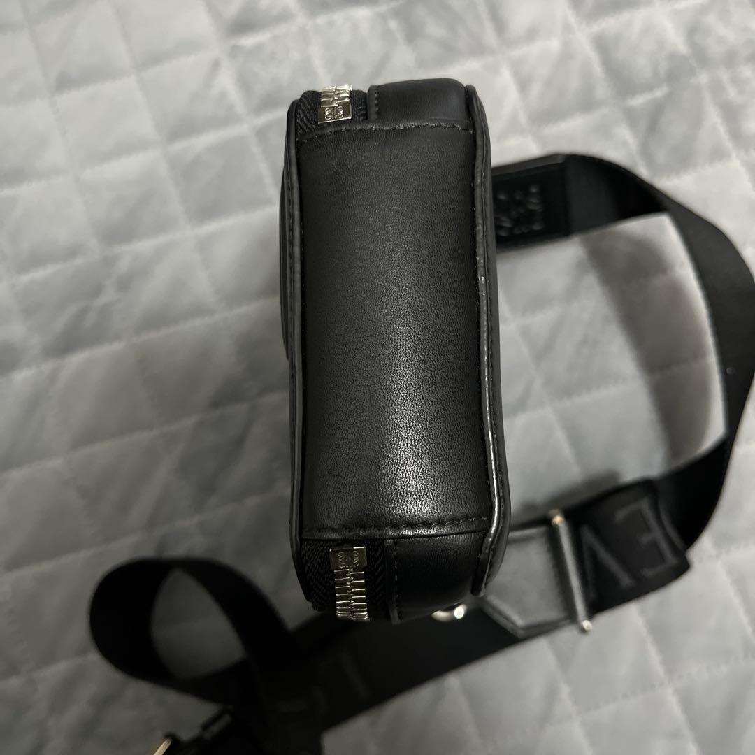 LOEWE バーティカルクロスボディ　ショルダーバック　ブラック