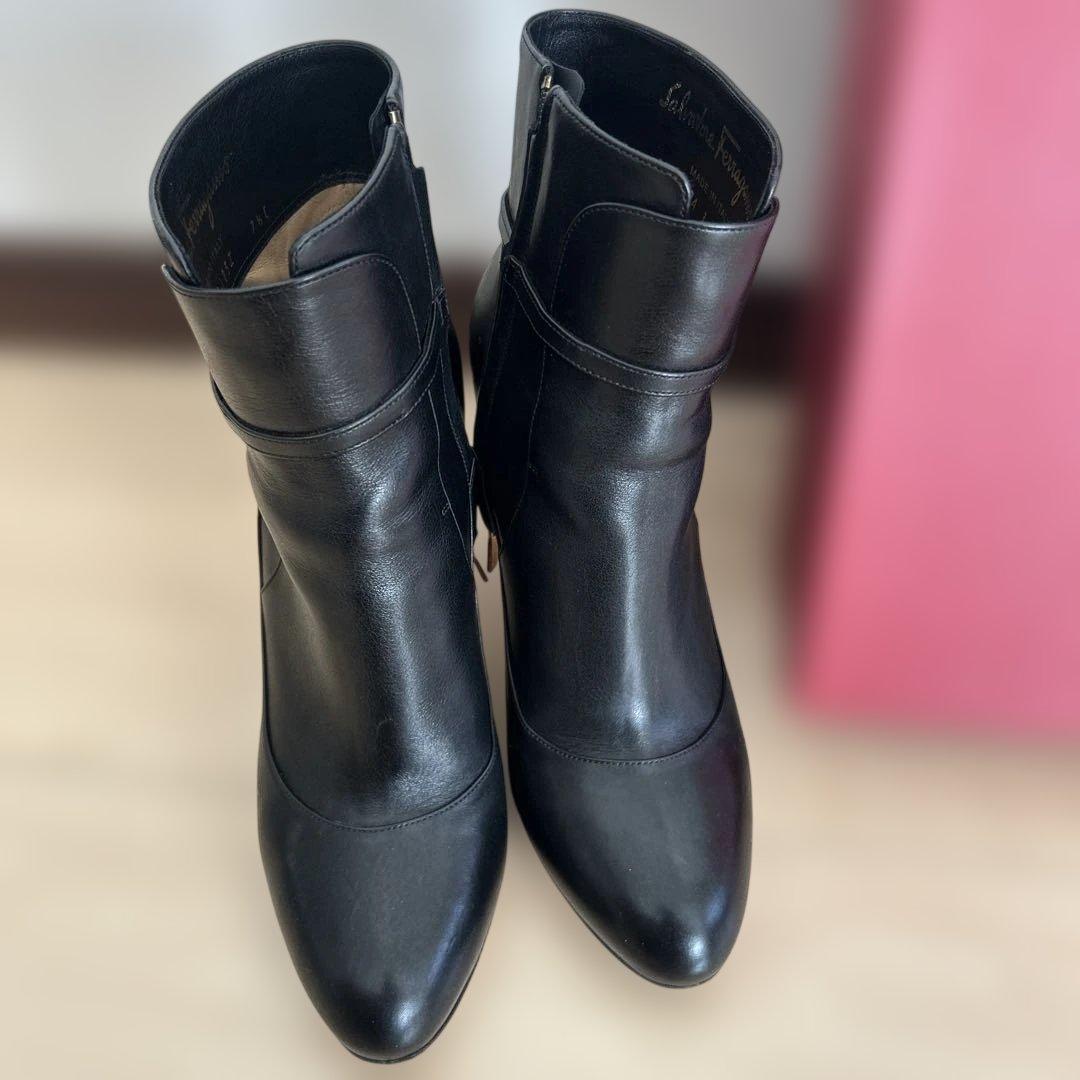 L*a様 Salvatore Ferragamo ブラックヒールブーツ 37.5