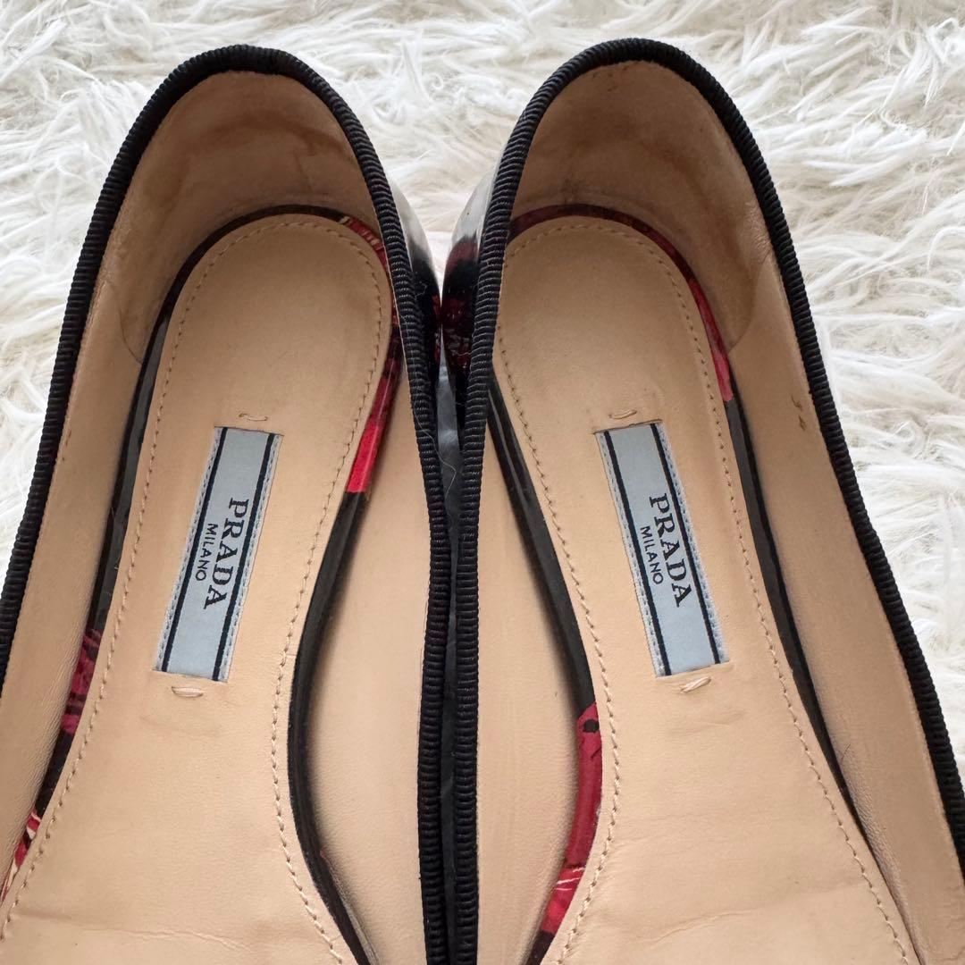 【プラダ】パンプス　エナメル　リボン　ゴールド金具 34　黒　赤　花柄　箱付