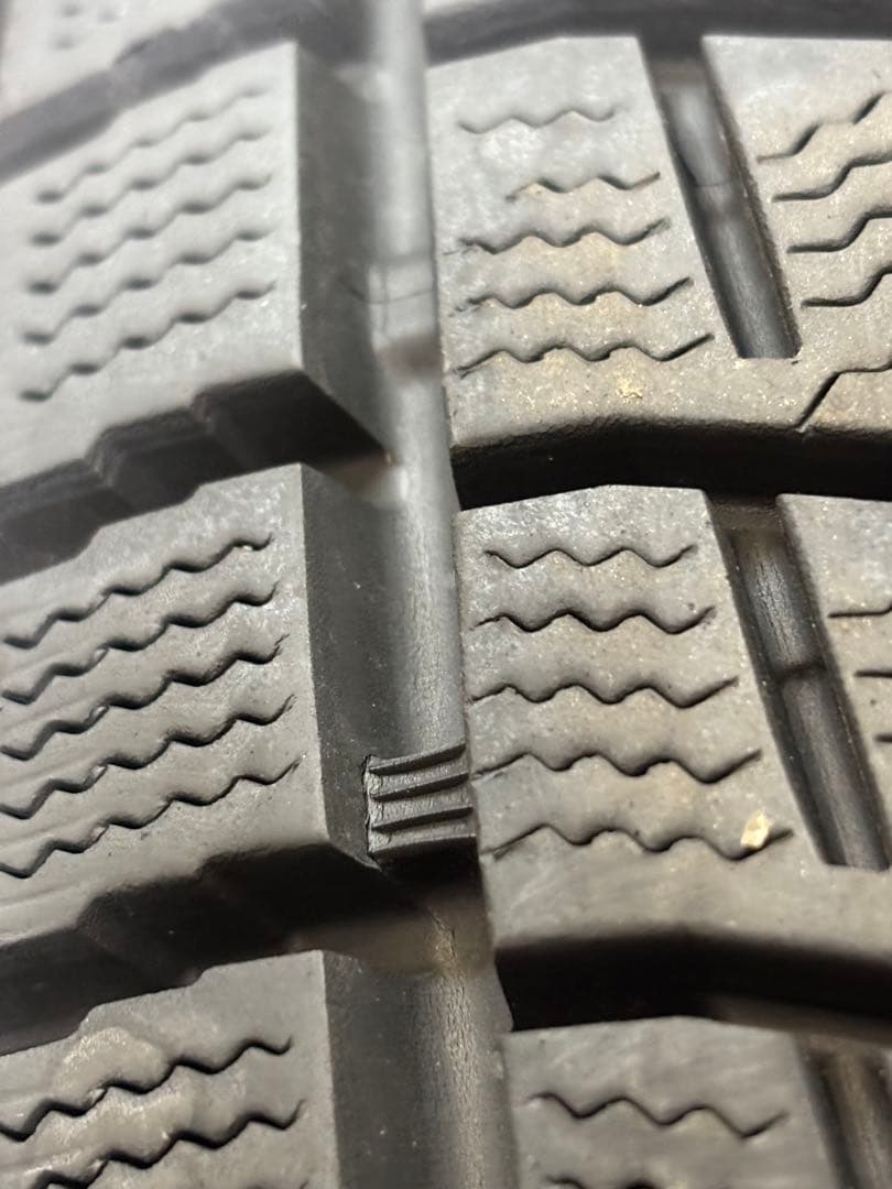 バリ溝‼️ダンロップSJ8 215/70R16スタットレスタイヤホイール4本