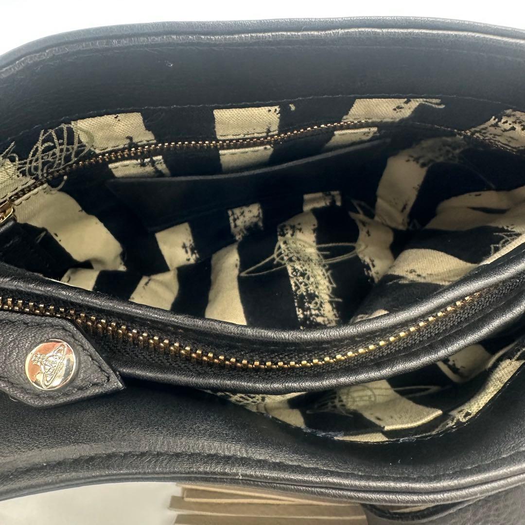 たま(=^_^=) Vivienne Westwood 黒レザー タッセル