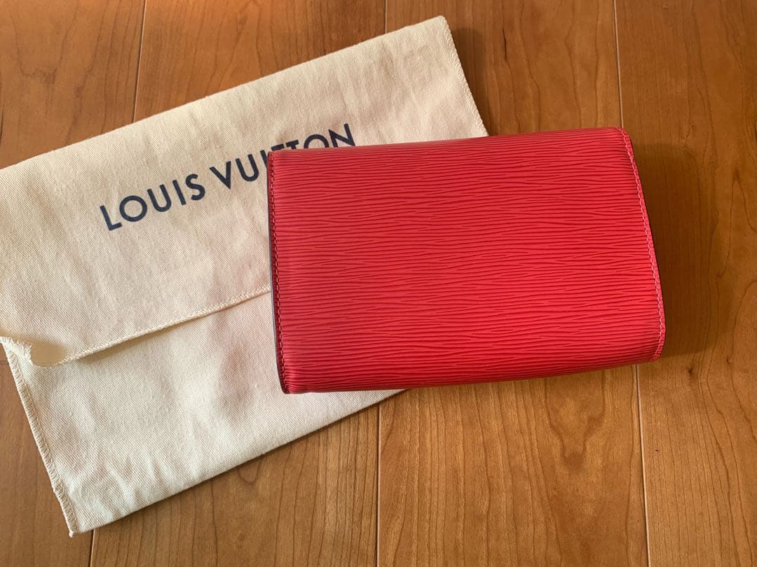 週末お値下げ中 Louis Vuitton エピレザー ショルダーバッグ