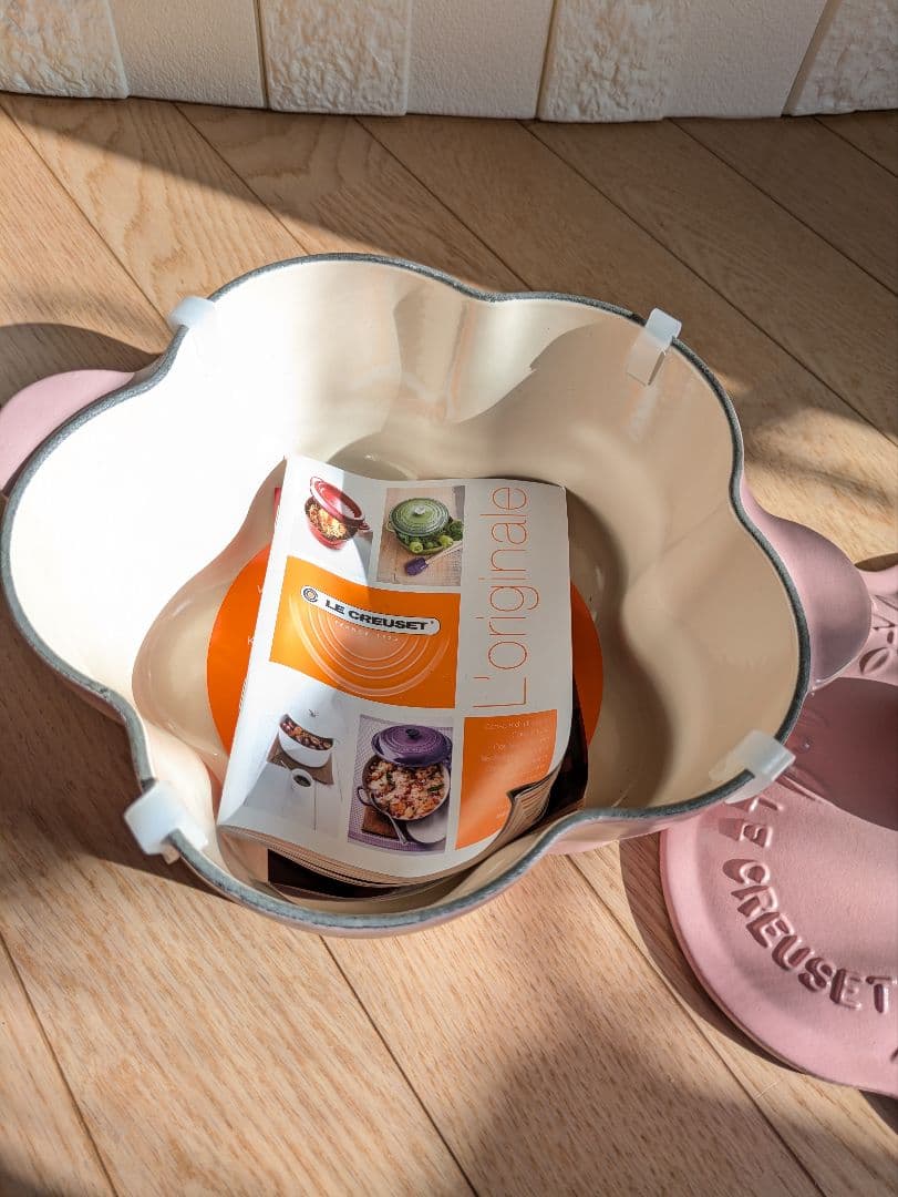 新品・未使用品☆LE CREUSET フルール 花型両手鍋 ピンク