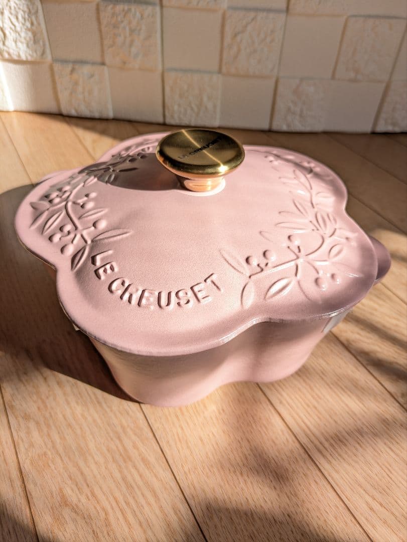 新品・未使用品☆LE CREUSET フルール 花型両手鍋 ピンク