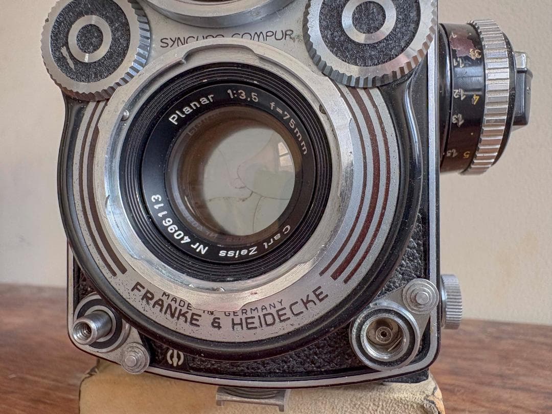 値下依頼お断り　ローライフレックス　プラナー７５ミリ　F3.5　実働品　機関良好