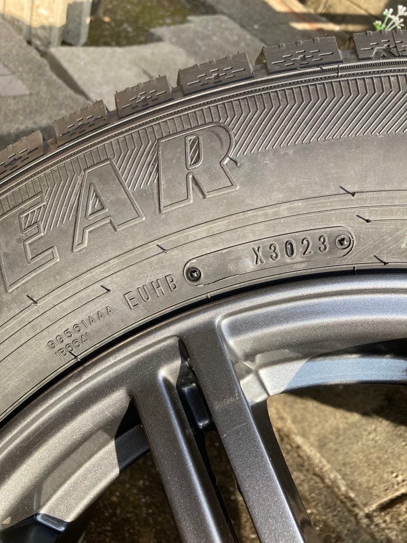 スタッドレスタイヤ215/65R16 タイヤ・ホイールセット 4本