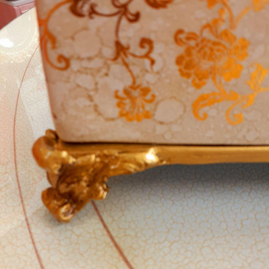 輸入雑貨　シノワズリ　『薔薇のティッシュBOX』　ゴールド　薔薇柄　リビング