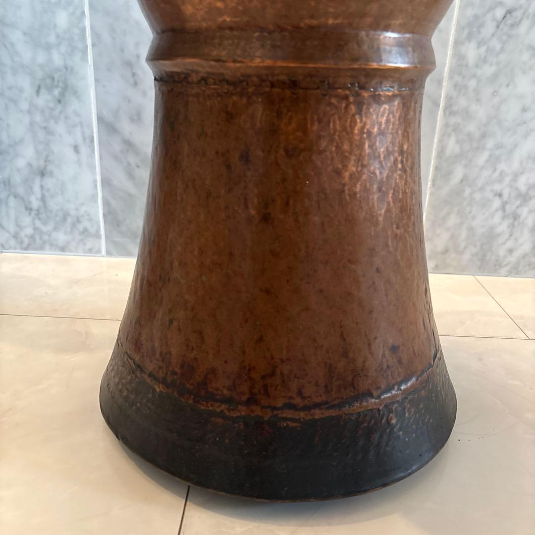 インドネシア　アンティーク　古道具とても雰囲気がある銅製の鉢受け、フラワーベース