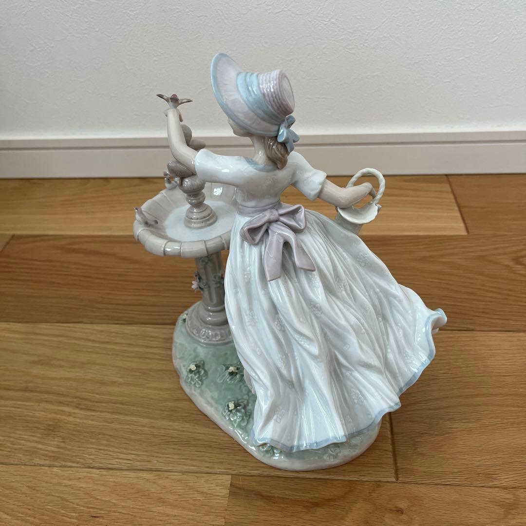 リヤドロ　春を告げる小鳥たち