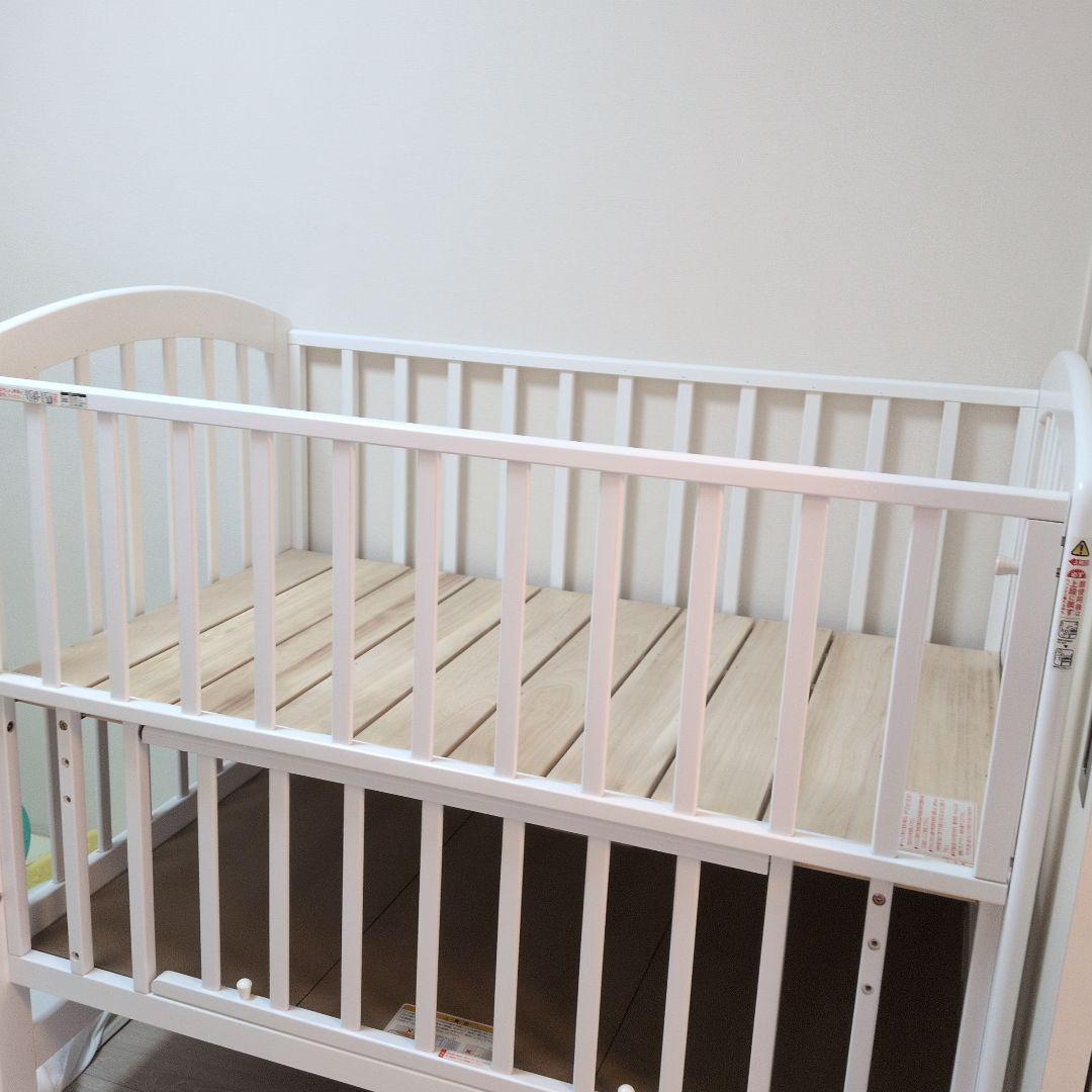 美品　KATOJI　ハイポジションベビーベット　木製ホワイトオープンベッド