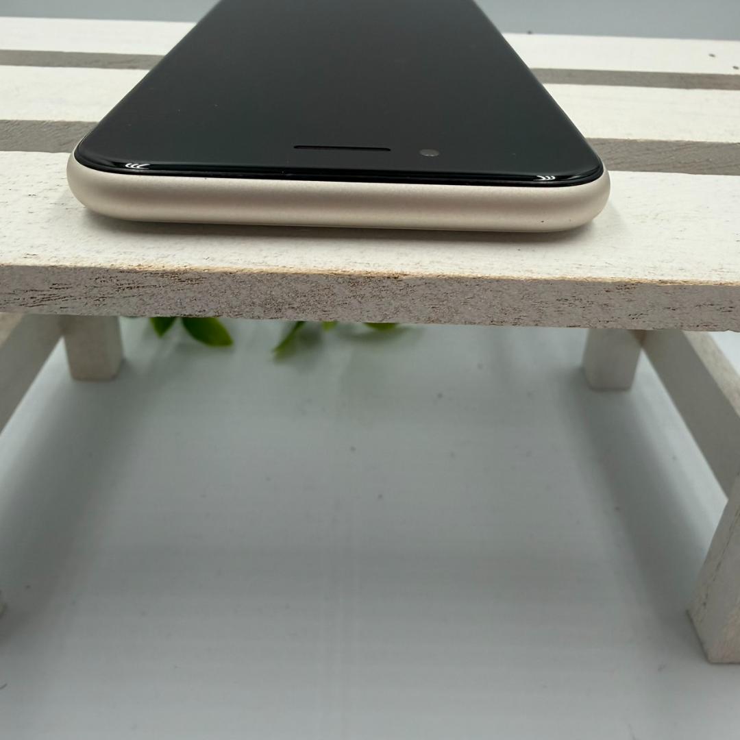 【美品】iPhone SE第3世代 64GB スターライト 405