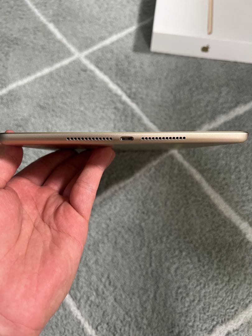 Apple iPad (第5世代) Wi-Fiモデル　ゴールド 本体 箱付き