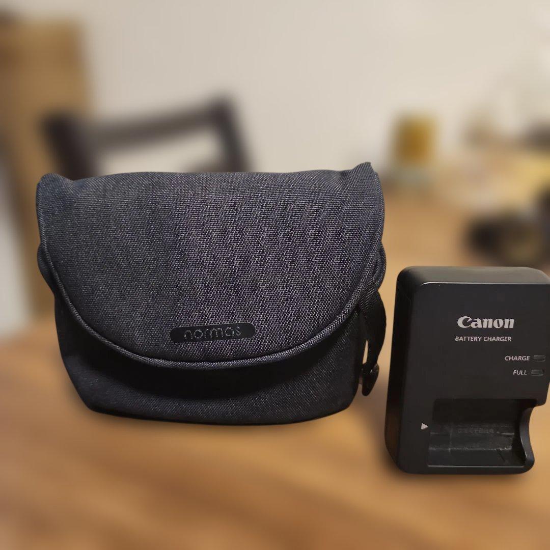 Canon PowerShot G7X Mark II 本体と充電器