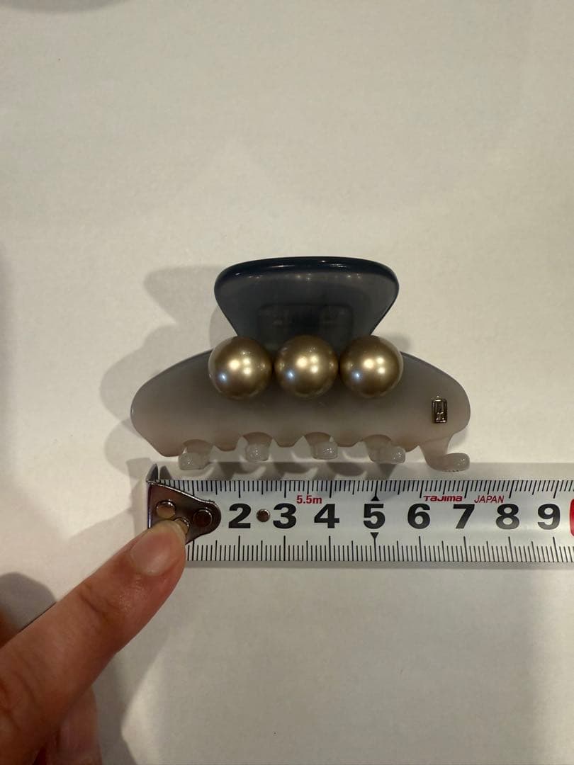 アレクサンドルデュパリ パール付きグレーとベージュのヘアクリップ