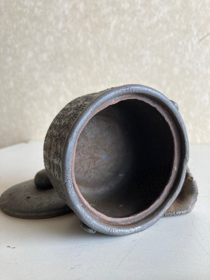 【唯一無二】墨釉 経文彫刻 茶壺｜祈りを宿す作家物