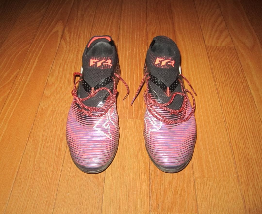 プーマのサッカースパイク「フューチャー8アルティメットAG」アンリミテッドパック