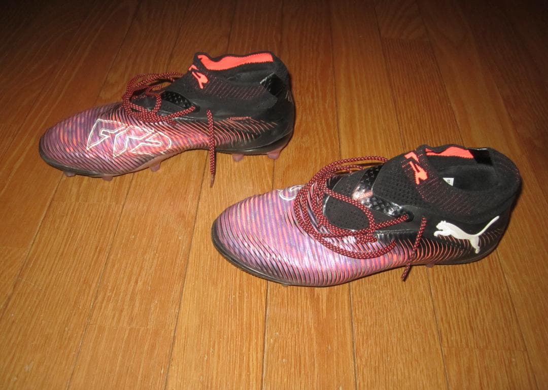 プーマのサッカースパイク「フューチャー8アルティメットAG」アンリミテッドパック