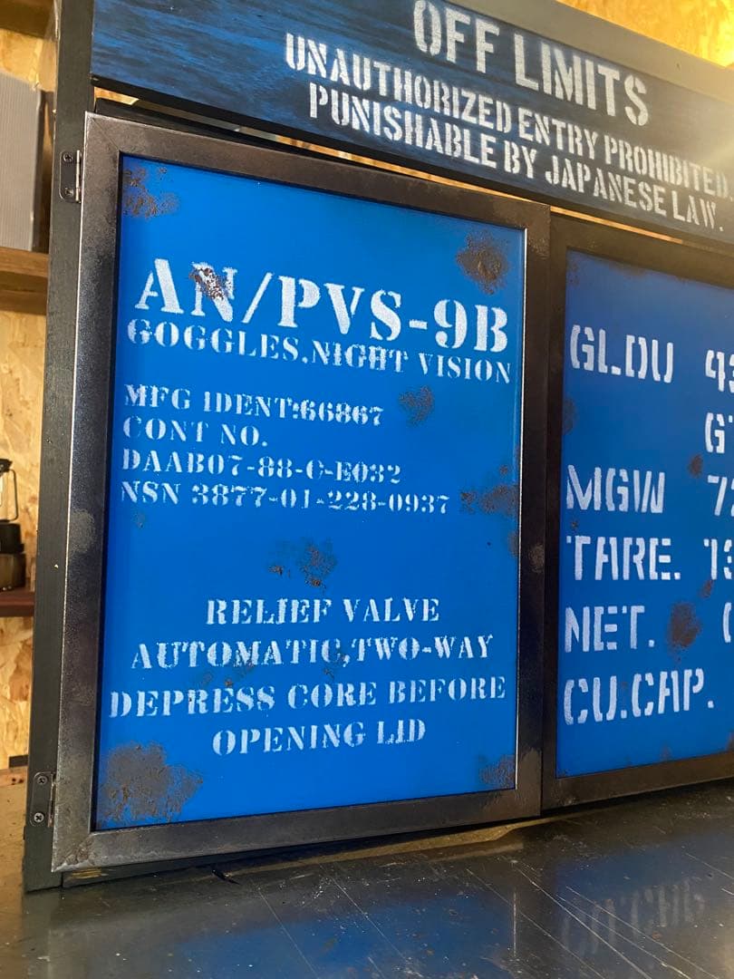 ミリタリー　照明付き　棚　インダストリアル