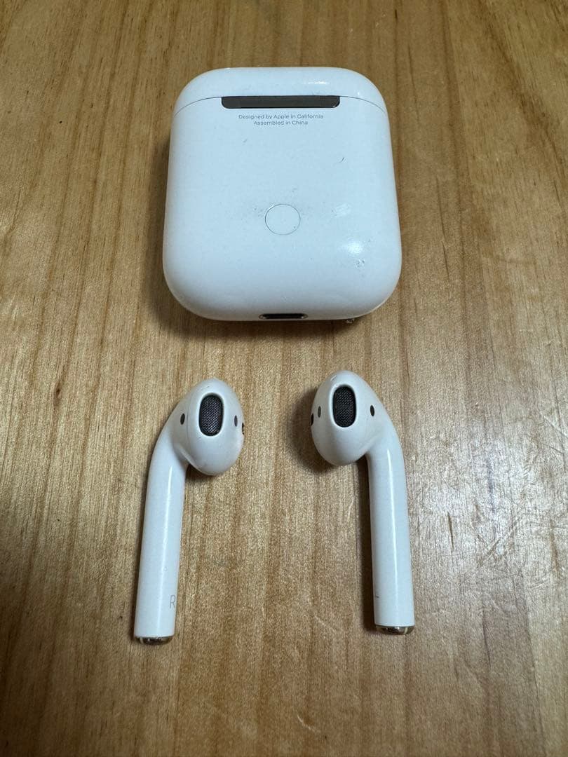 AirPod第2世代本体 ケース、ケーブル付き　A2031