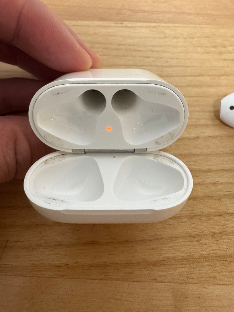 AirPod第2世代本体 ケース、ケーブル付き　A2031