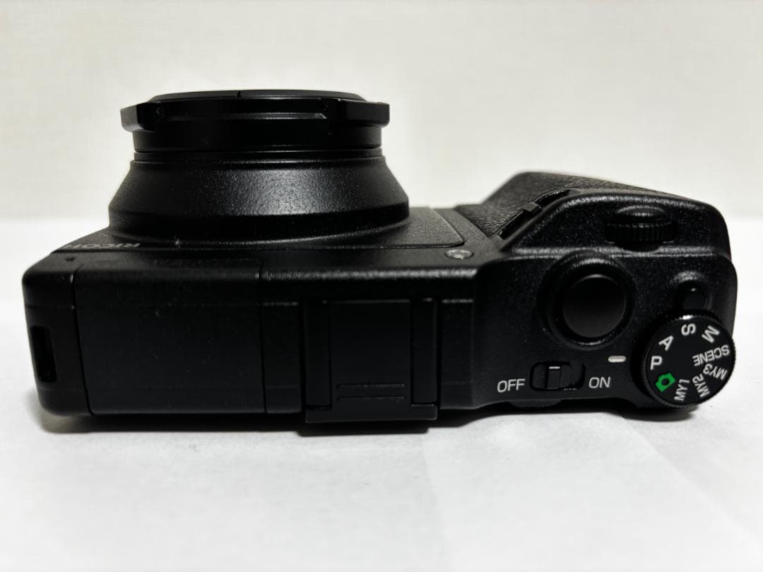 【美品・元箱付き】RICOH GXR +P10+自動開閉式レンズキャップ