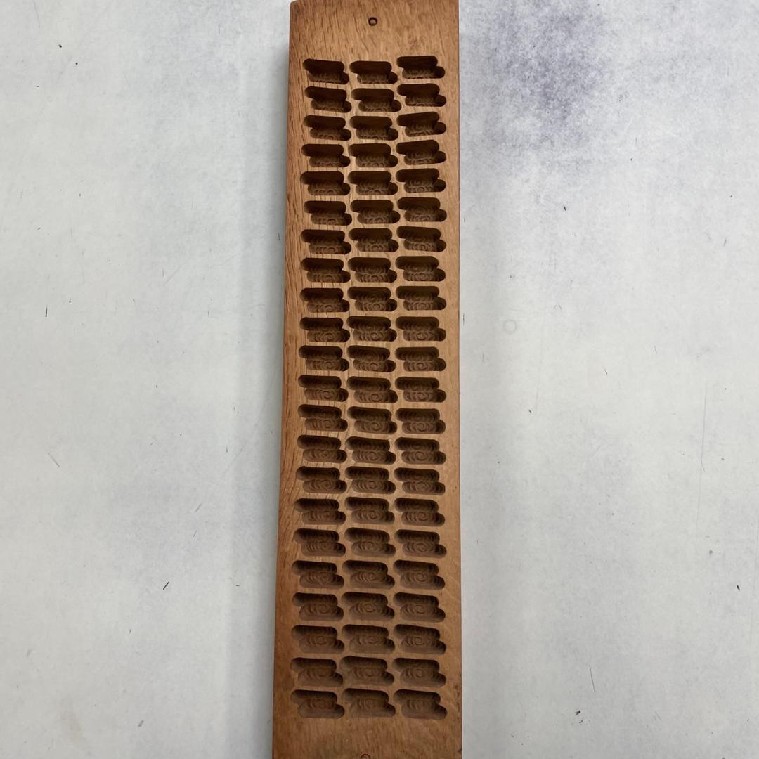 【昔の手彫職人製作】　干菓子型「水輪」　66個取り