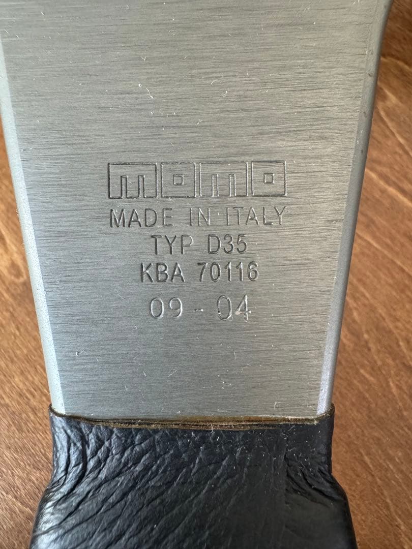 MOMO RACE TYP D35 ステアリング 直径35センチ