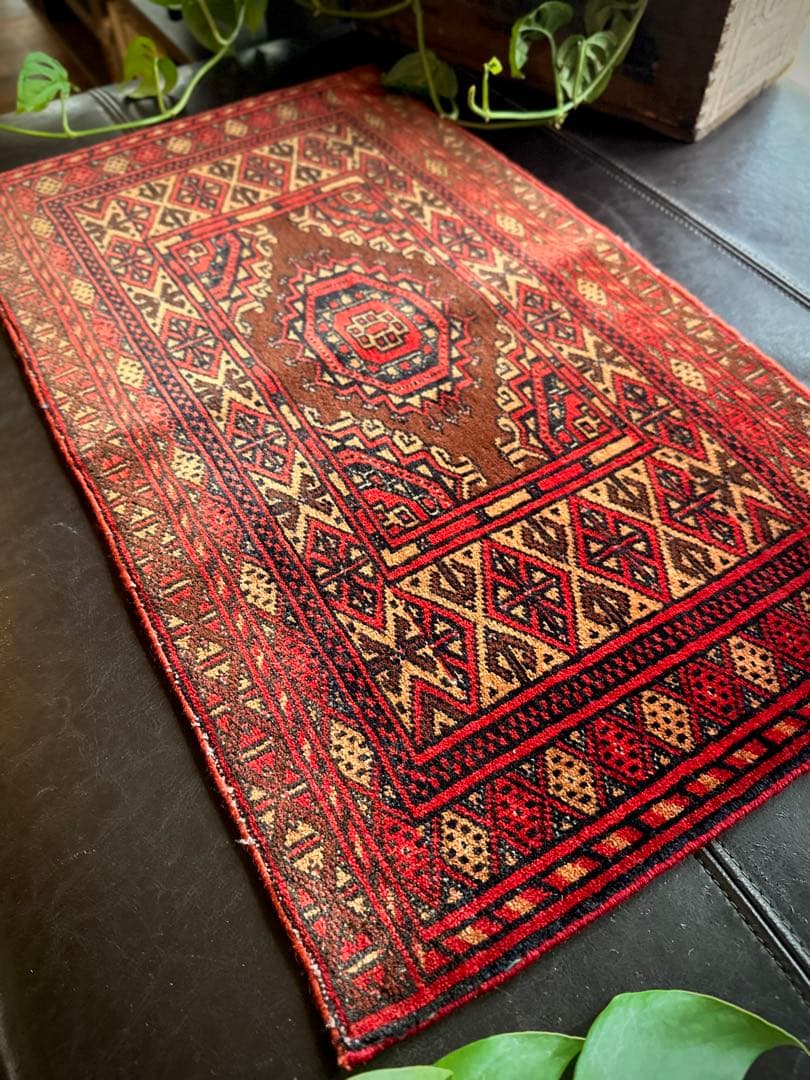 トライバルラグ　ヴィンテージラグ　ミニラグ　トルクメン　プリミティブアート　美品