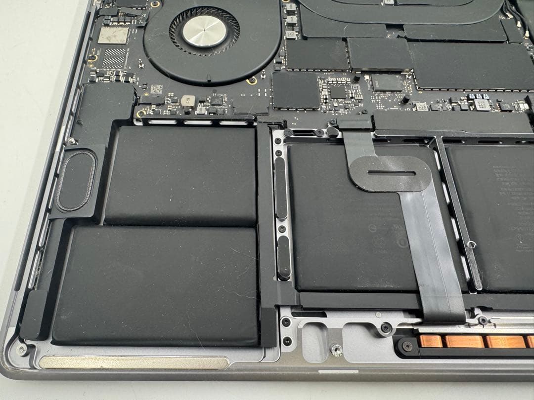 MacBook Pro★A2141★ディスプレイ割れ❗️ジャンク❗️