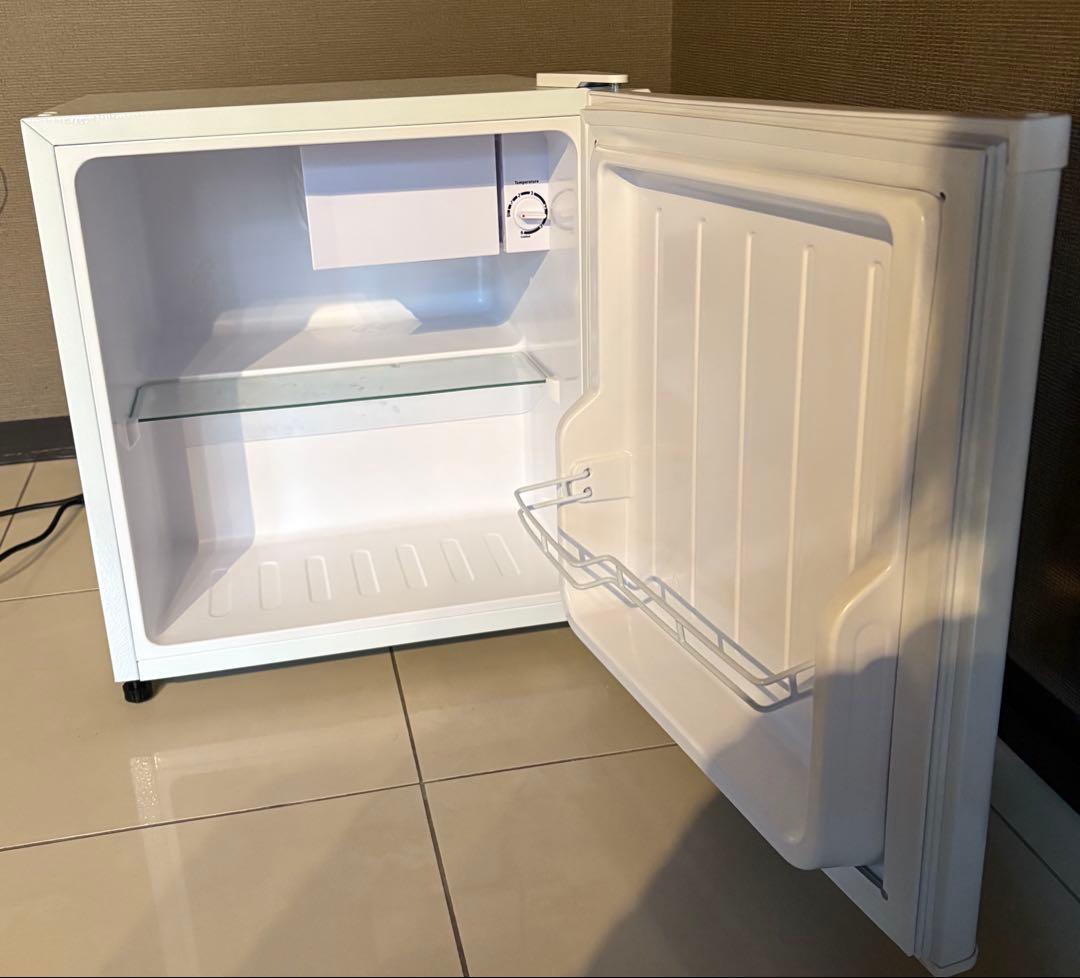 ミニ冷蔵庫　50L 小型 ホワイト　 製造年2025年　説明書付き