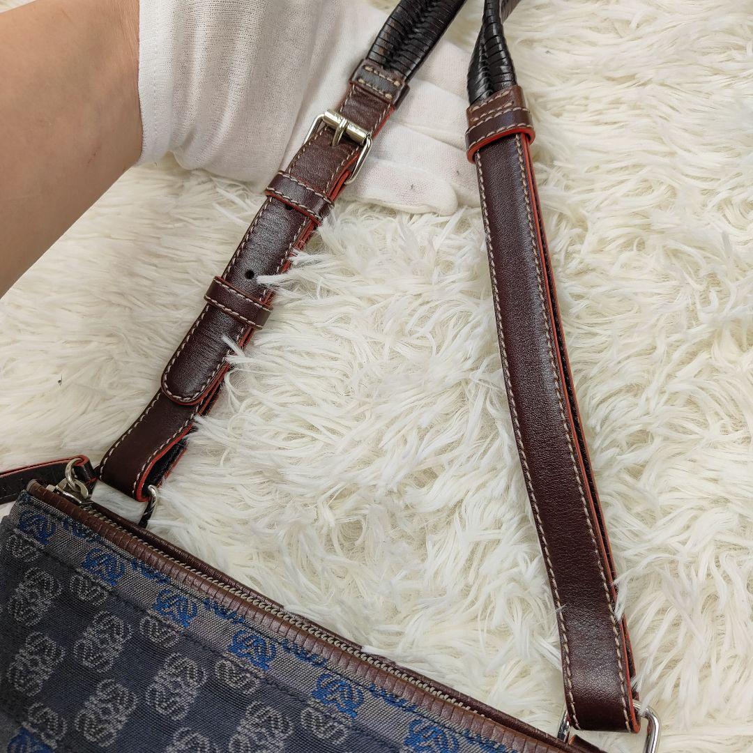LOEWE　ショルダーバッグ　キャンバス　アナグラム　リピート　キャンバス　革