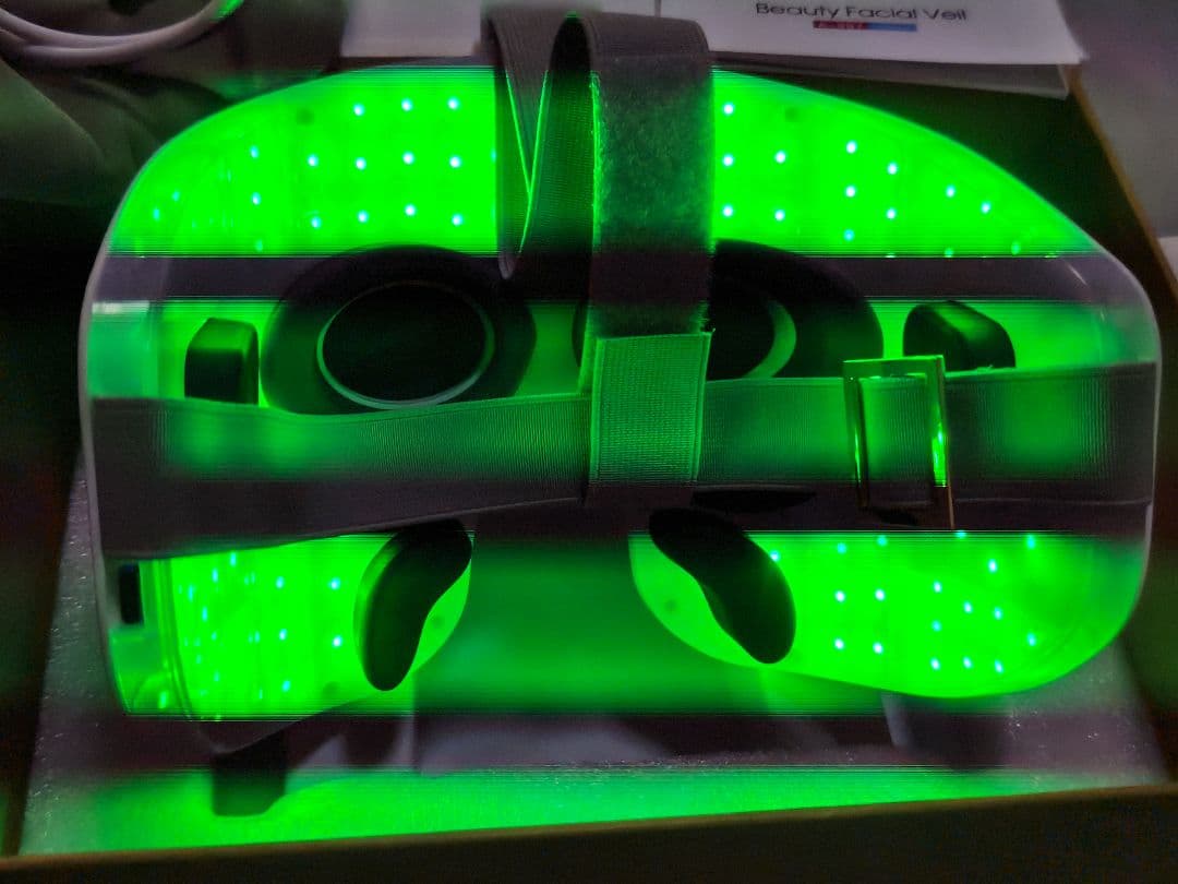 プリージングサン　EMS光美容マスク　ホワイト