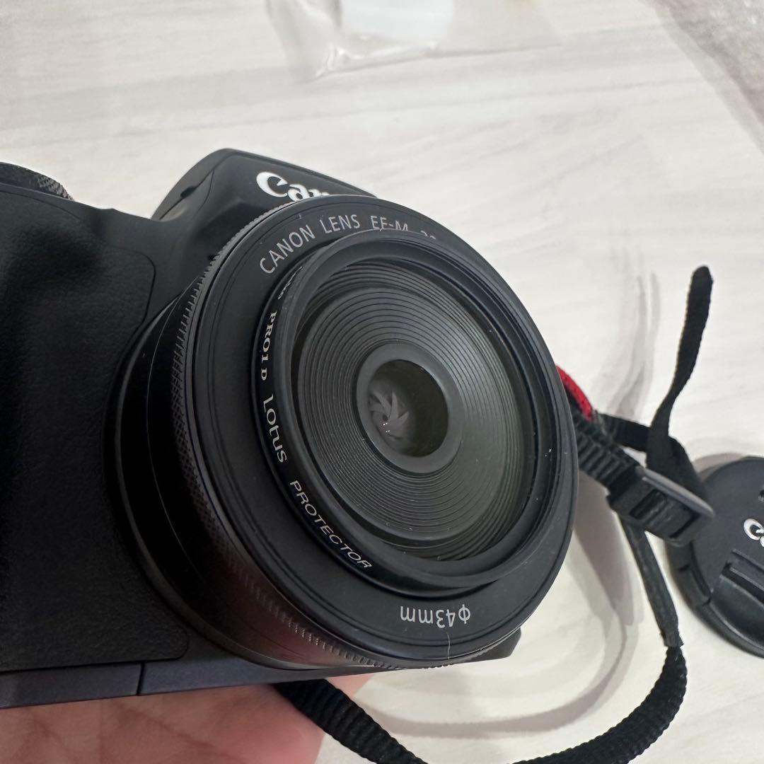 Canon EOS Kiss M ダブルレンズ ブラックフィルター・フィルム付き
