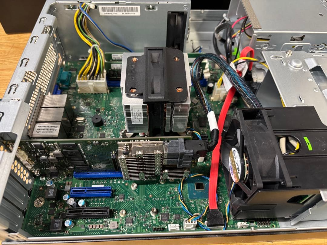 富士通コンパクトサーバー PRIMERGY TX1320 M4　ジャンク品