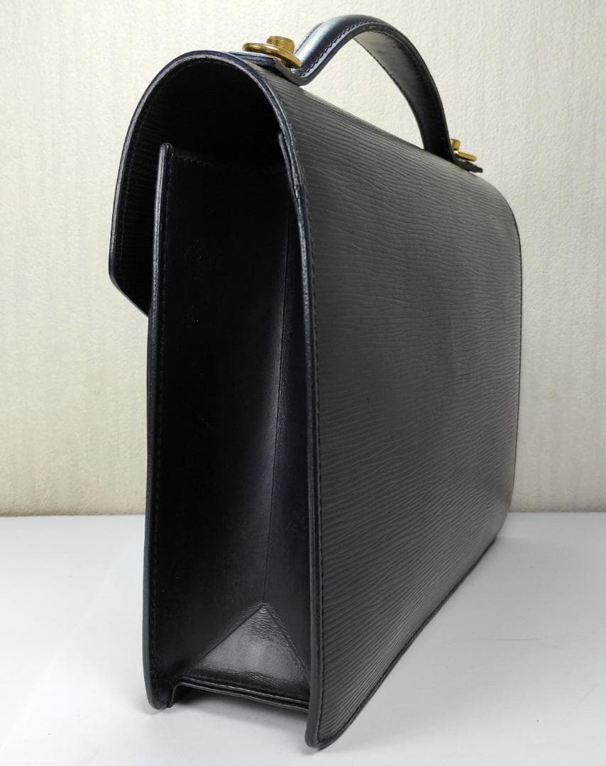 Louis Vuitton ルイヴィトン エピ レザー ブラック　黒