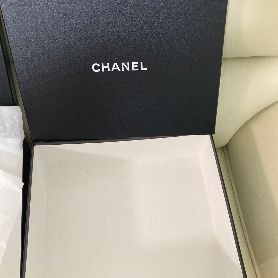 CHANEL ショッパー包装紙& 大きいサイズマグネット式箱、靴入れ空箱&リボン