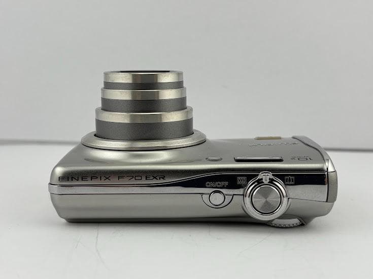 ★美品★ フジフィルム FinePix F70EXR ★バッテリー、充電器付★